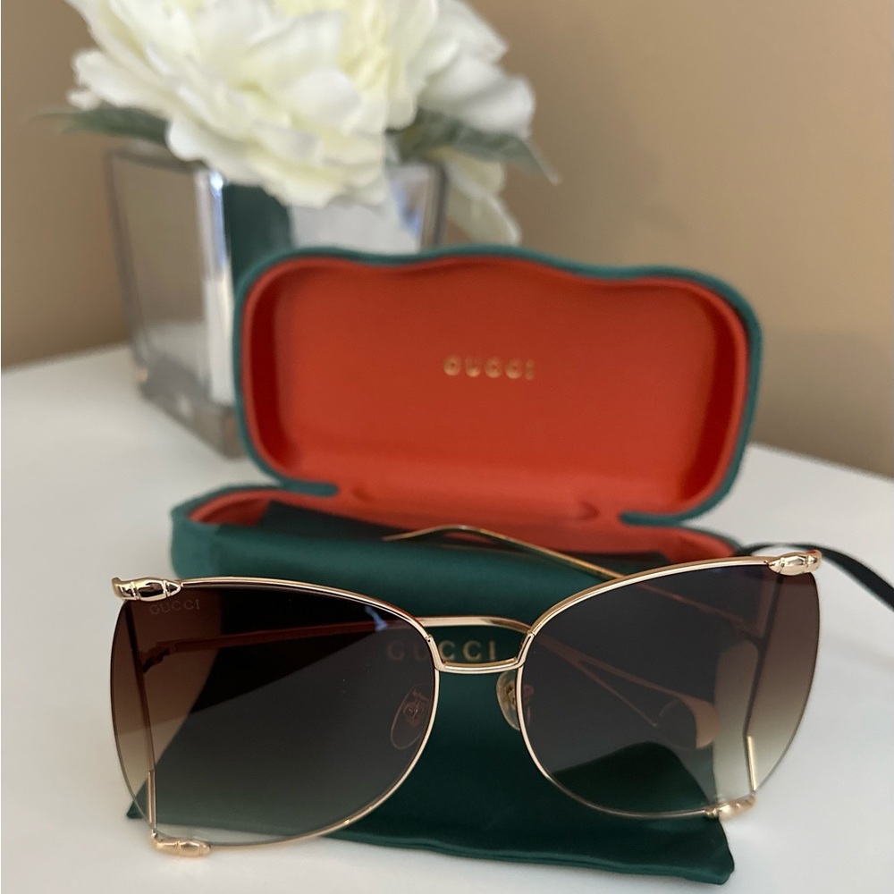 Gucci oversized Sensual Romantic Sunglasses